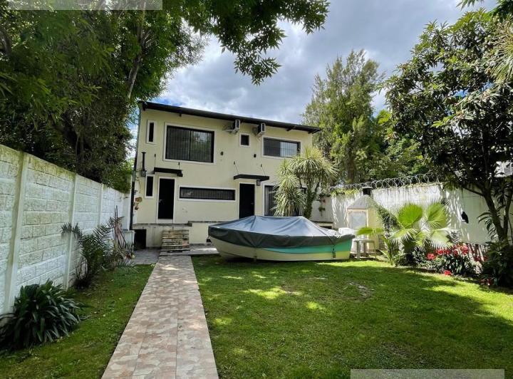 Casa · 215m² · 4 Ambientes