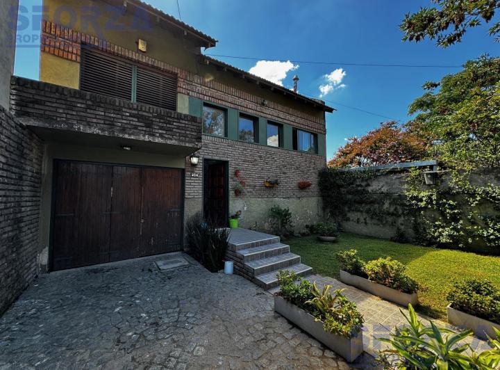 Casa · 198m² · 4 Ambientes · 2 Cocheras