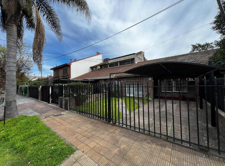 Casa · 74m² · 4 Ambientes · 1 Cochera