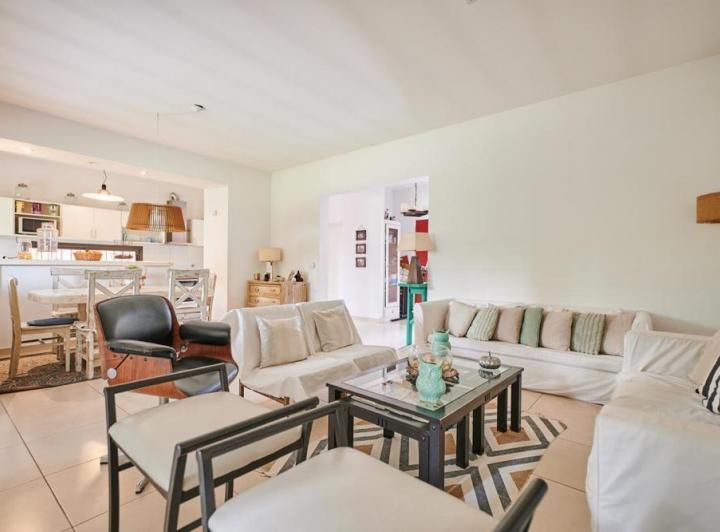 Casa · 141m² · 4 Ambientes · 2 Cocheras
