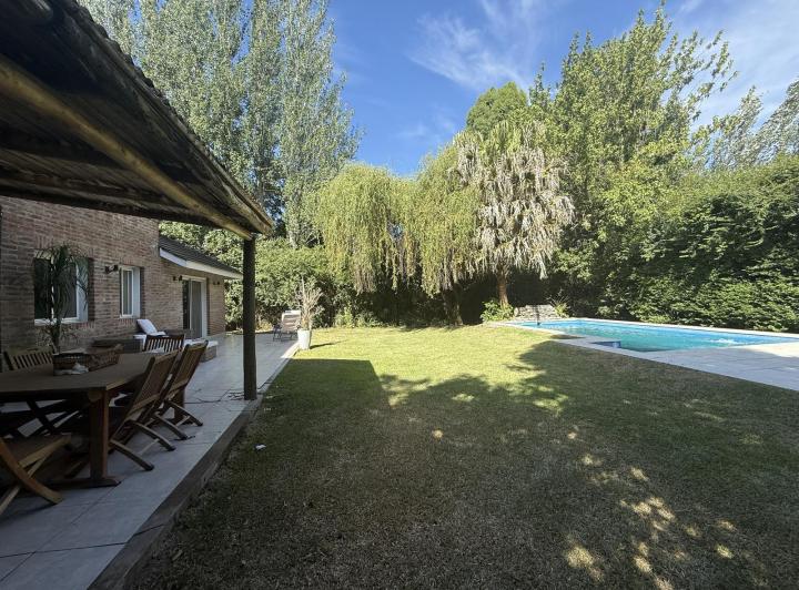 Casa · 180m² · 3 Ambientes · 1 Cochera