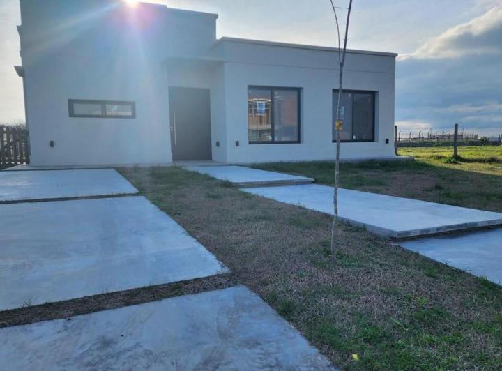 Casa · 181ha · 4 Ambientes · 2 Cocheras