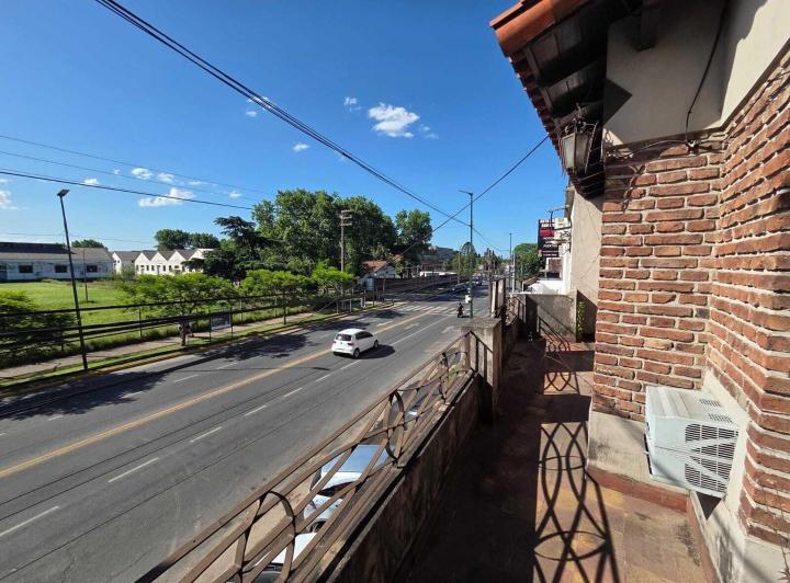 Casa · 340m² · 6 Ambientes · 1 Cochera