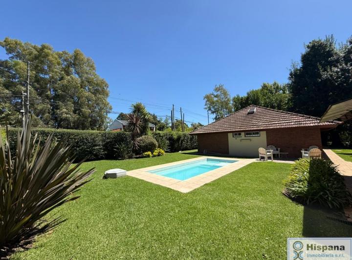 Casa · 158m² · 5 Ambientes · 1 Cochera