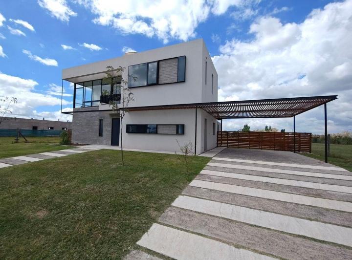 Casa · 175m² · 4 Ambientes · 3 Cocheras