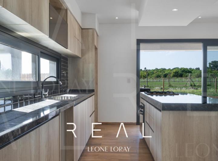 Casa · 175m² · 5 Ambientes · 2 Cocheras