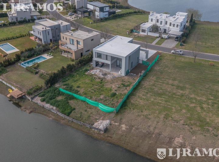 Casa · 227m² · 3 Dormitorios