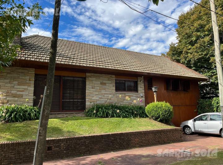 Casa · 1094m²