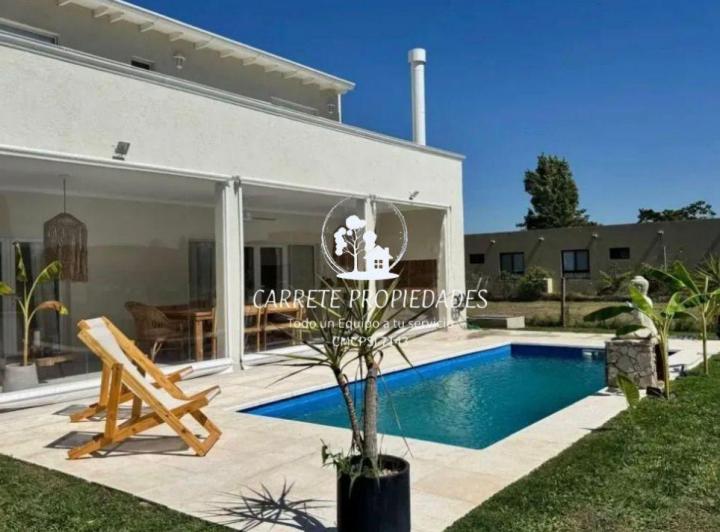 Casa · 170m² · 4 Ambientes · 2 Cocheras