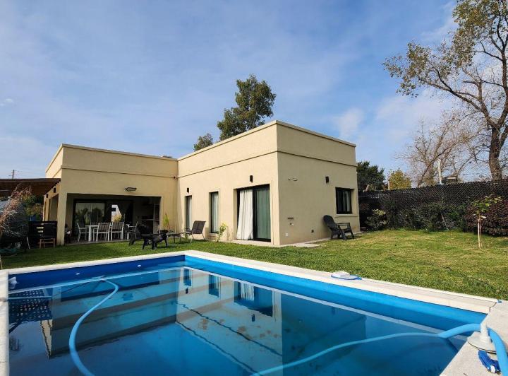 Casa · 110m² · 4 Ambientes · 2 Cocheras