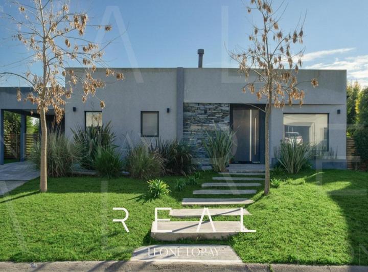 Casa · 166m² · 4 Ambientes · 2 Cocheras