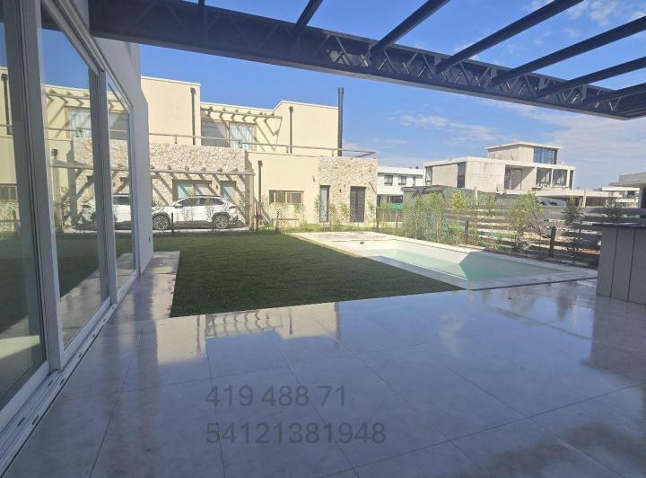 Casa · 264m² · 7 Ambientes · 4 Cocheras
