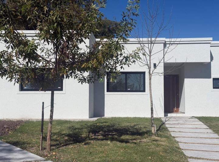 Casa · 126m² · 4 Ambientes · 1 Cochera