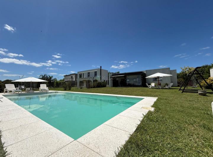Casa · 130m² · 4 Ambientes · 1 Cochera