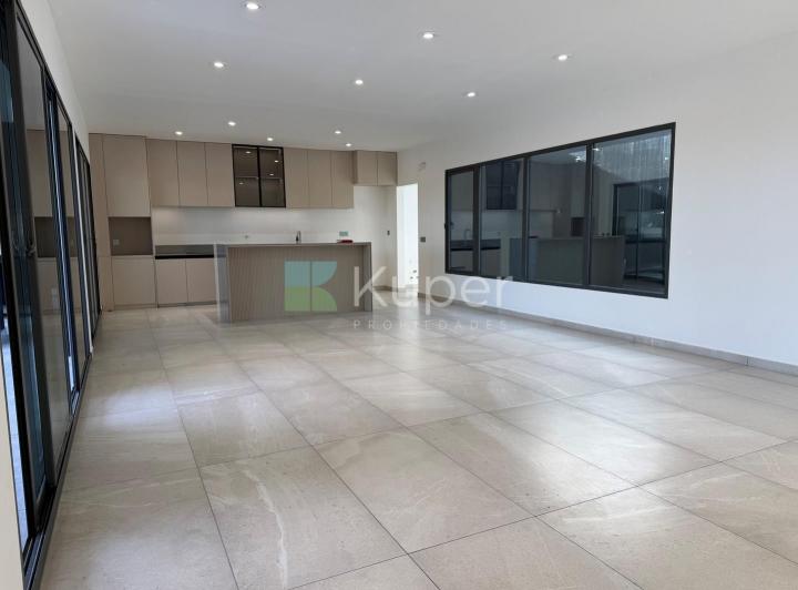 Casa · 197m² · 4 Ambientes · 2 Cocheras