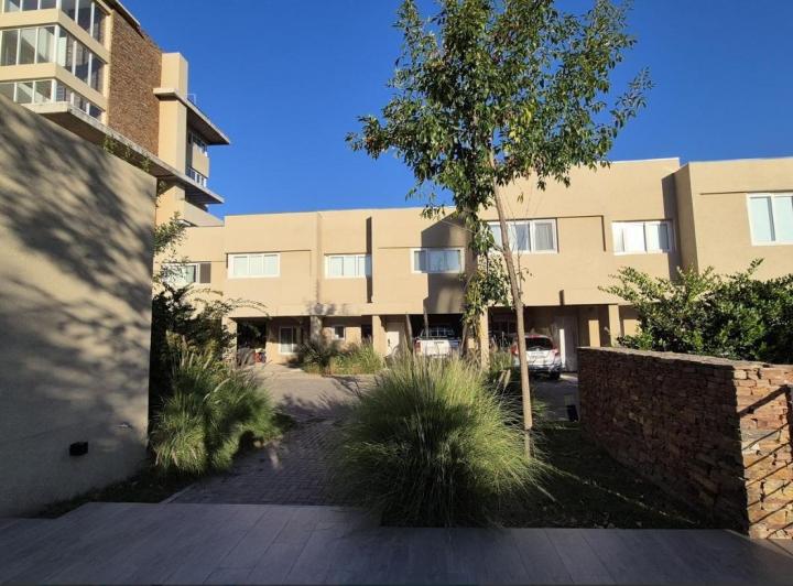 Casa · 120m² · 4 Ambientes · 1 Cochera