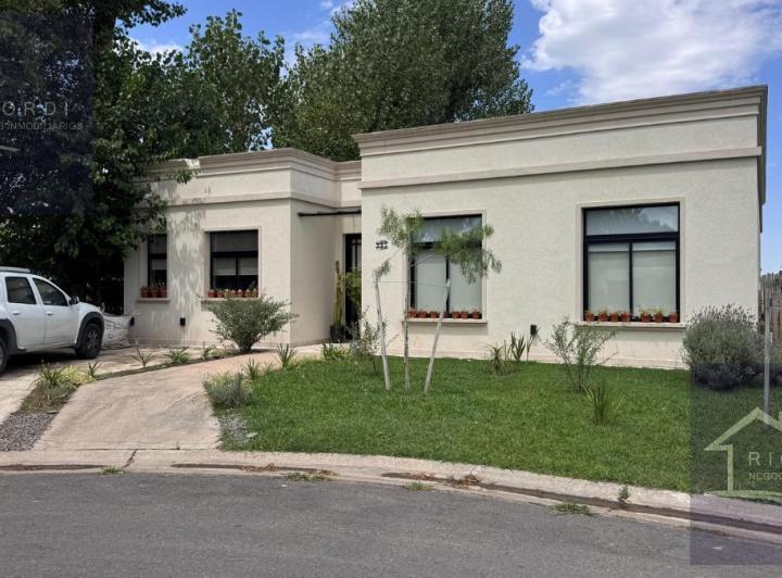 Casa · 160m² · 4 Ambientes · 2 Cocheras