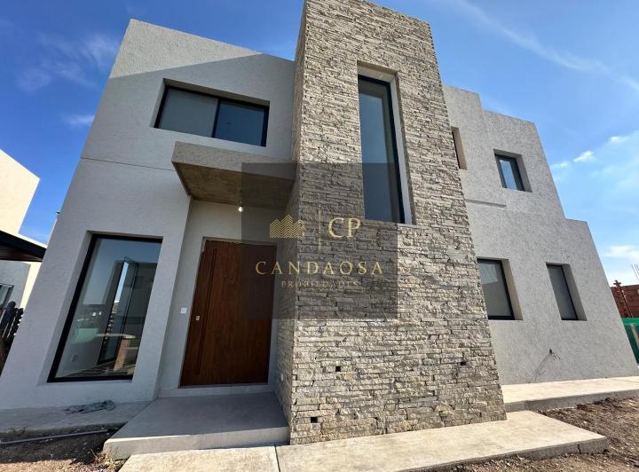 Casa · 180m² · 4 Ambientes · 3 Cocheras