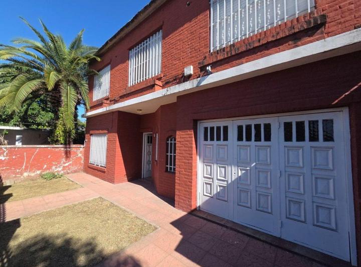 Casa · 160m² · 4 Ambientes · 2 Cocheras