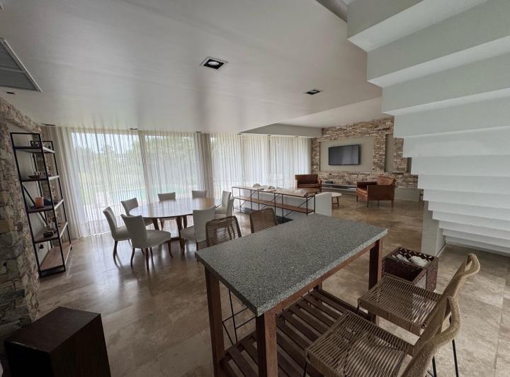 Casa · 326m²