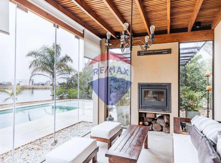 Casa · 220m² · 7 Ambientes · 1 Cochera