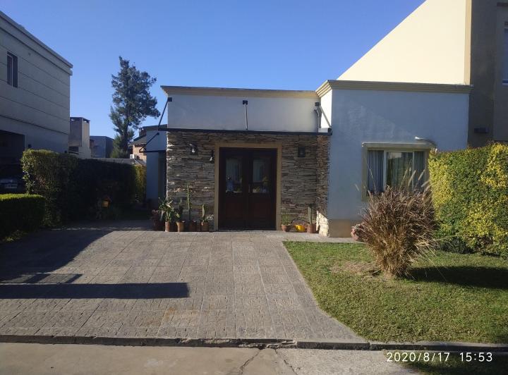 Casa · 97m² · 6 Ambientes · 1 Cochera
