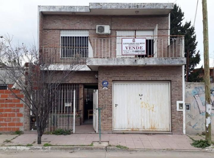 Casa · 95m² · 4 Ambientes · 1 Cochera