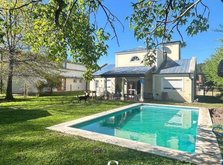 Casa · 137m² · 3 Ambientes · 2 Cocheras