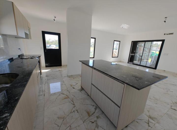 Casa · 150m² · 4 Ambientes · 2 Cocheras