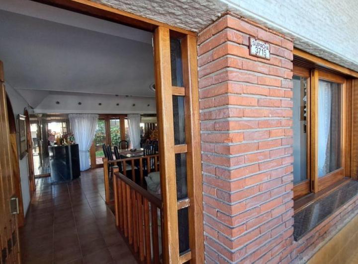 Casa · 250m² · 6 Ambientes · 1 Cochera