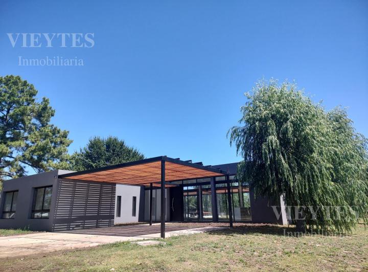 Casa · 123m² · 4 Ambientes · 2 Cocheras