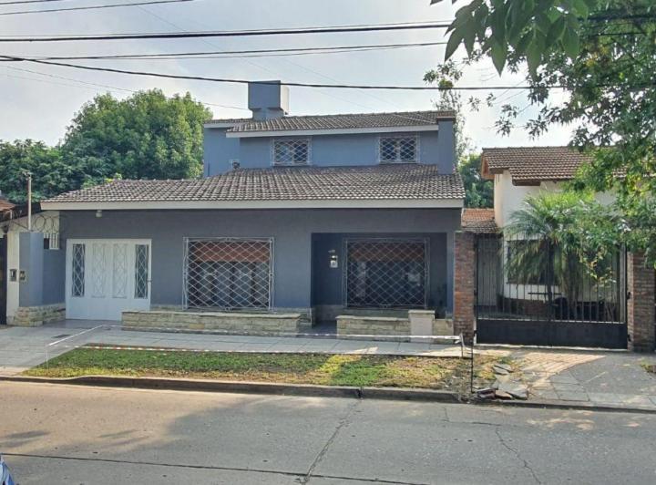 Casa · 180m² · 4 Ambientes · 2 Cocheras