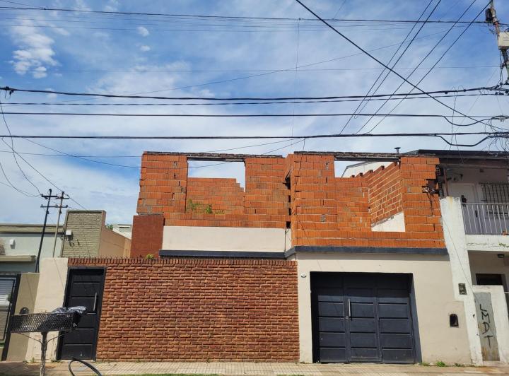 Casa · 490m² · 4 Ambientes · 1 Cochera