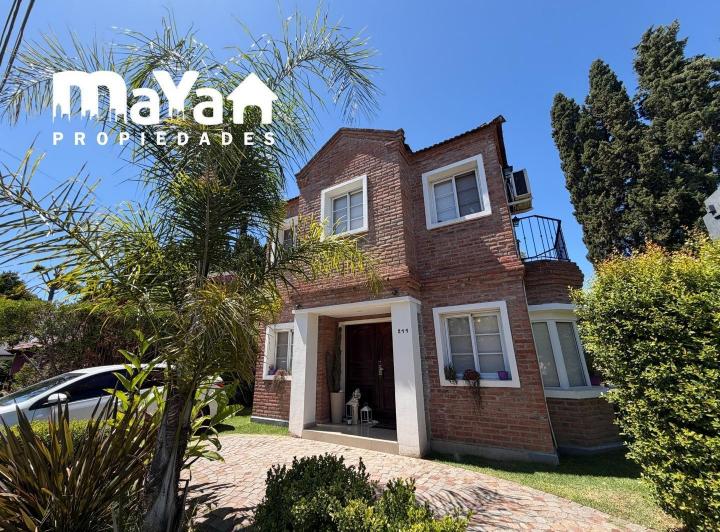 Casa · 144m² · 3 Ambientes · 2 Cocheras