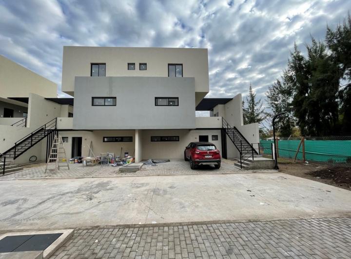 Casa · 74m² · 3 Ambientes · 1 Cochera