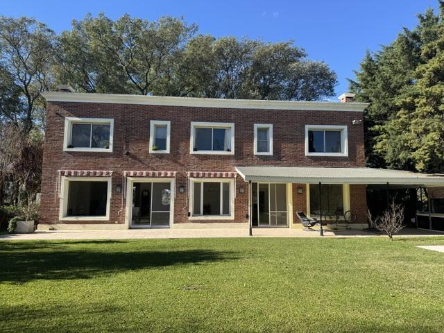 Casa · 254m² · 6 Ambientes
