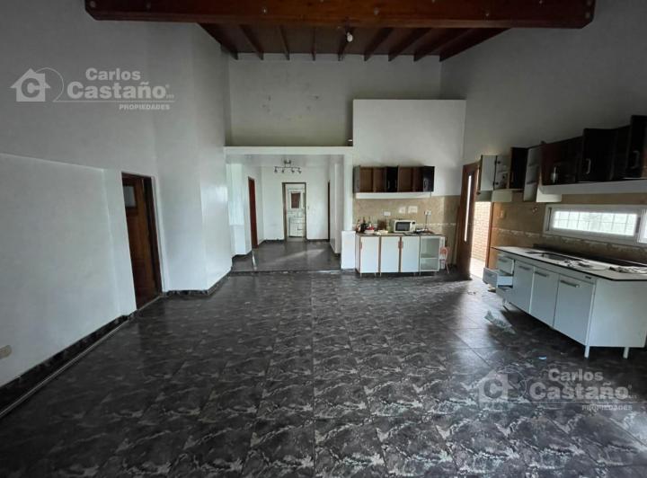 Casa · 165m² · 4 Ambientes · 1 Cochera