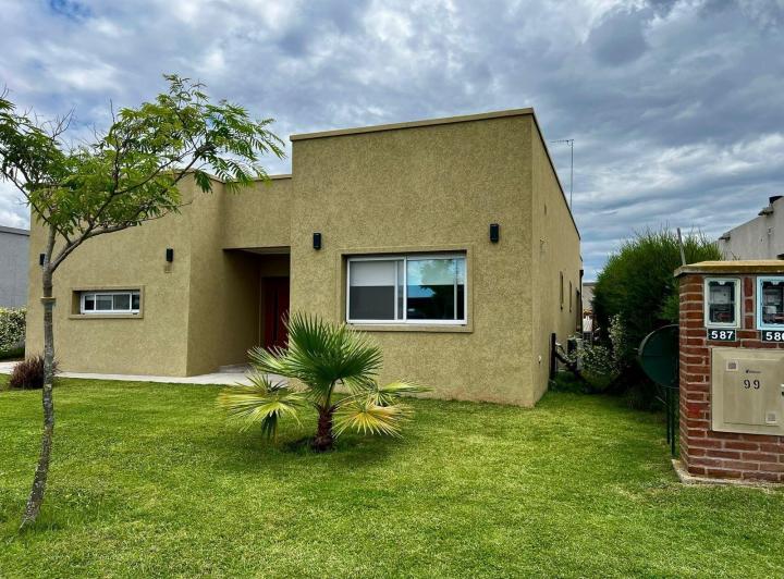 Casa · 162m² · 5 Ambientes · 3 Cocheras