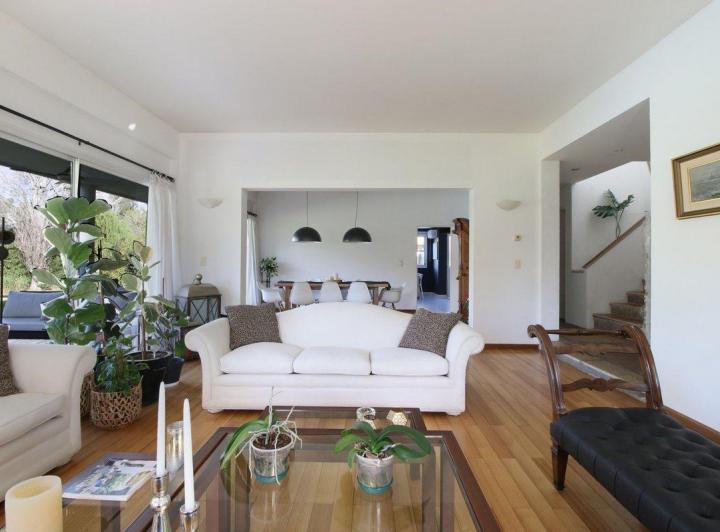 Casa · 265m² · 5 Ambientes · 4 Cocheras