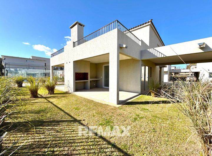 Casa · 98m² · 4 Ambientes · 1 Cochera