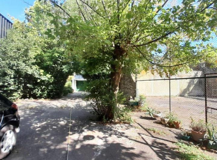 Casa · 70m² · 3 Ambientes · 6 Cocheras