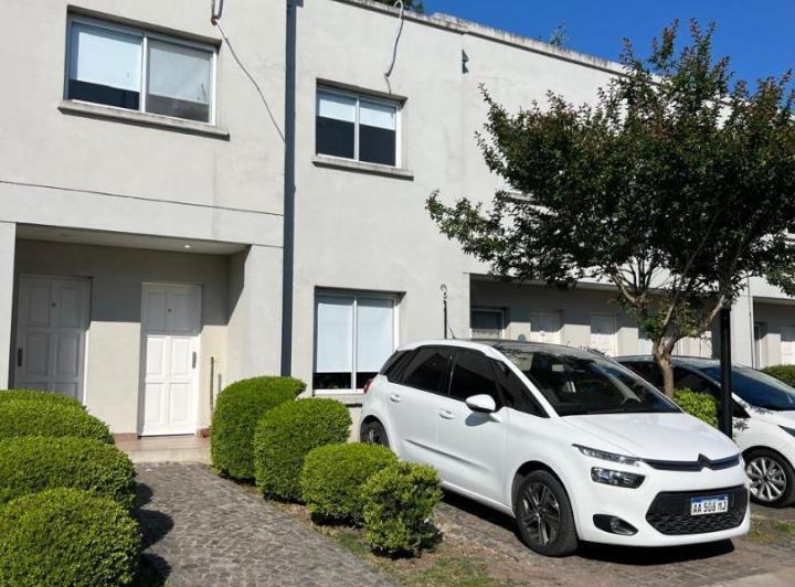 Casa · 98m² · 4 Ambientes · 1 Cochera