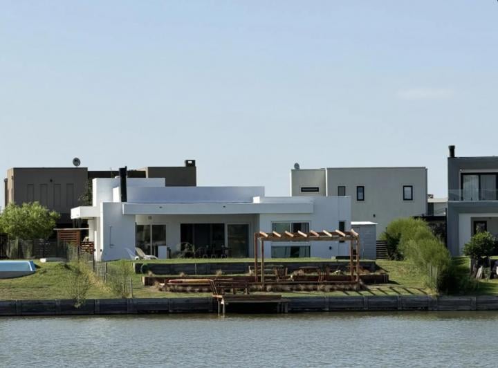 Casa · 150m² · 4 Ambientes · 4 Cocheras