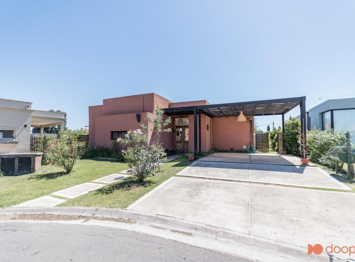 Casa · 125m² · 4 Ambientes · 2 Cocheras