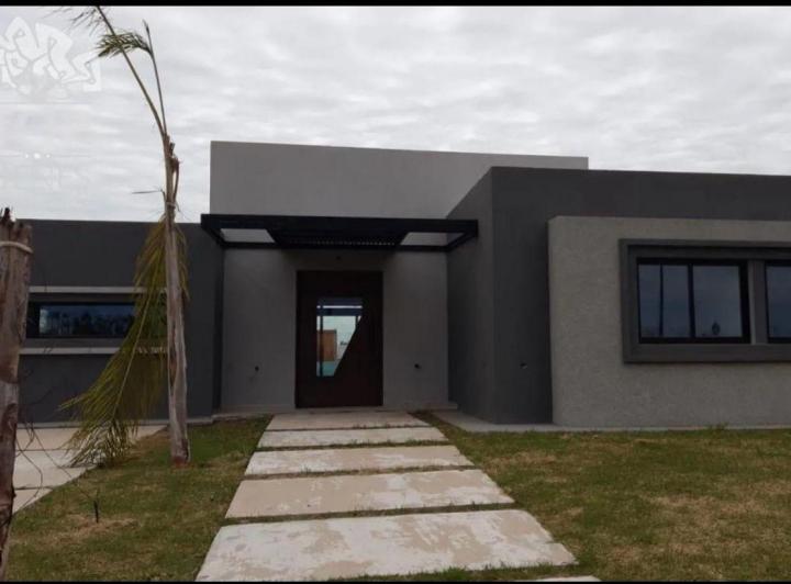 Casa · 160m² · 4 Ambientes · 2 Cocheras