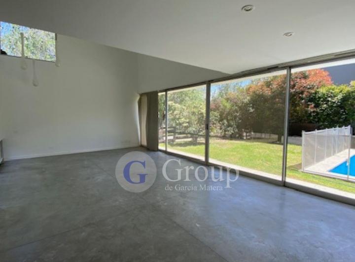 Casa · 210m² · 4 Ambientes · 1 Cochera