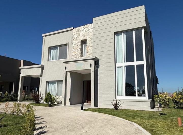 Casa · 263m² · 2 Cocheras