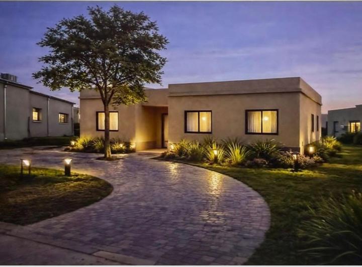 Casa · 165m² · 5 Ambientes · 2 Cocheras