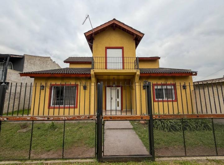Casa · 121m² · 3 Ambientes · 4 Cocheras