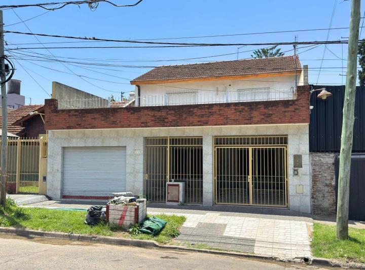 Casa · 150m² · 4 Ambientes · 2 Cocheras